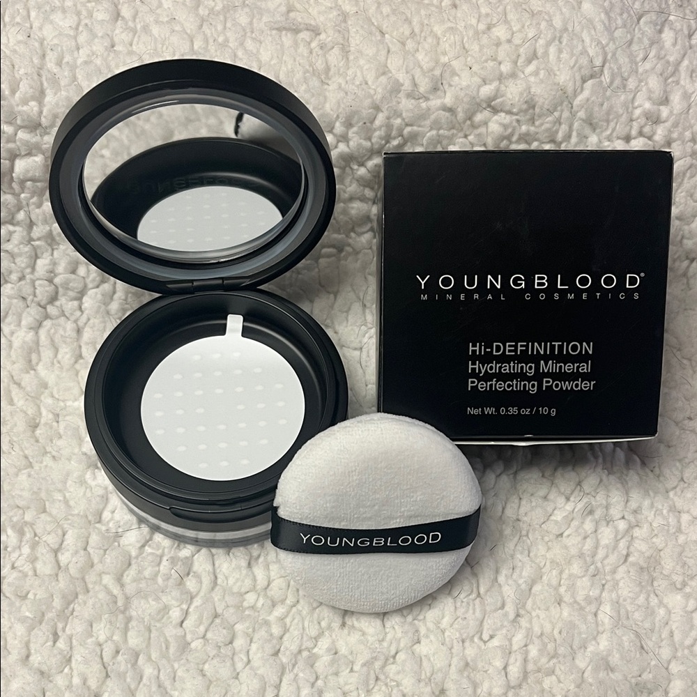 Youngblood Hi-Definition Hydrating Mineral Perfecting Powder - Black